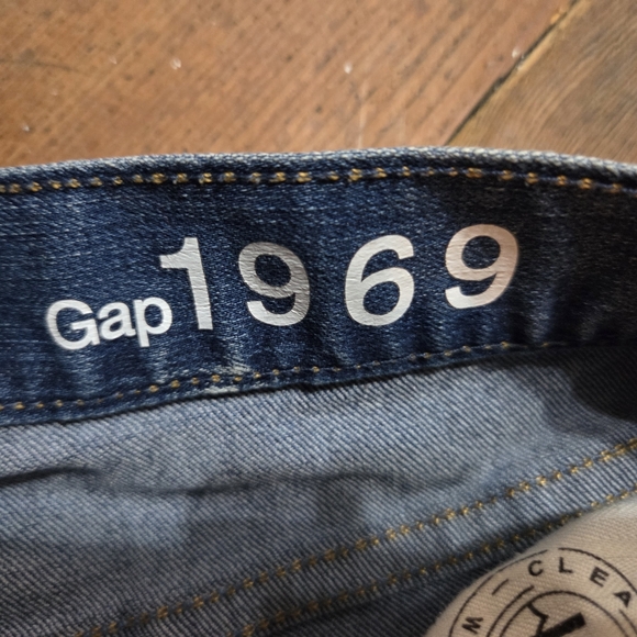 GAP Women's Blue Denim Jean Shorts - Picture 6 of 7